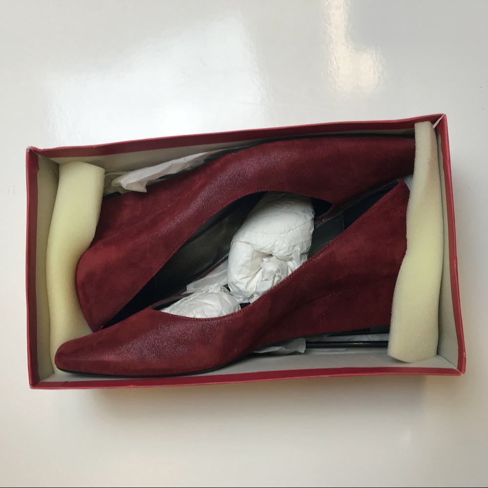 red wedges